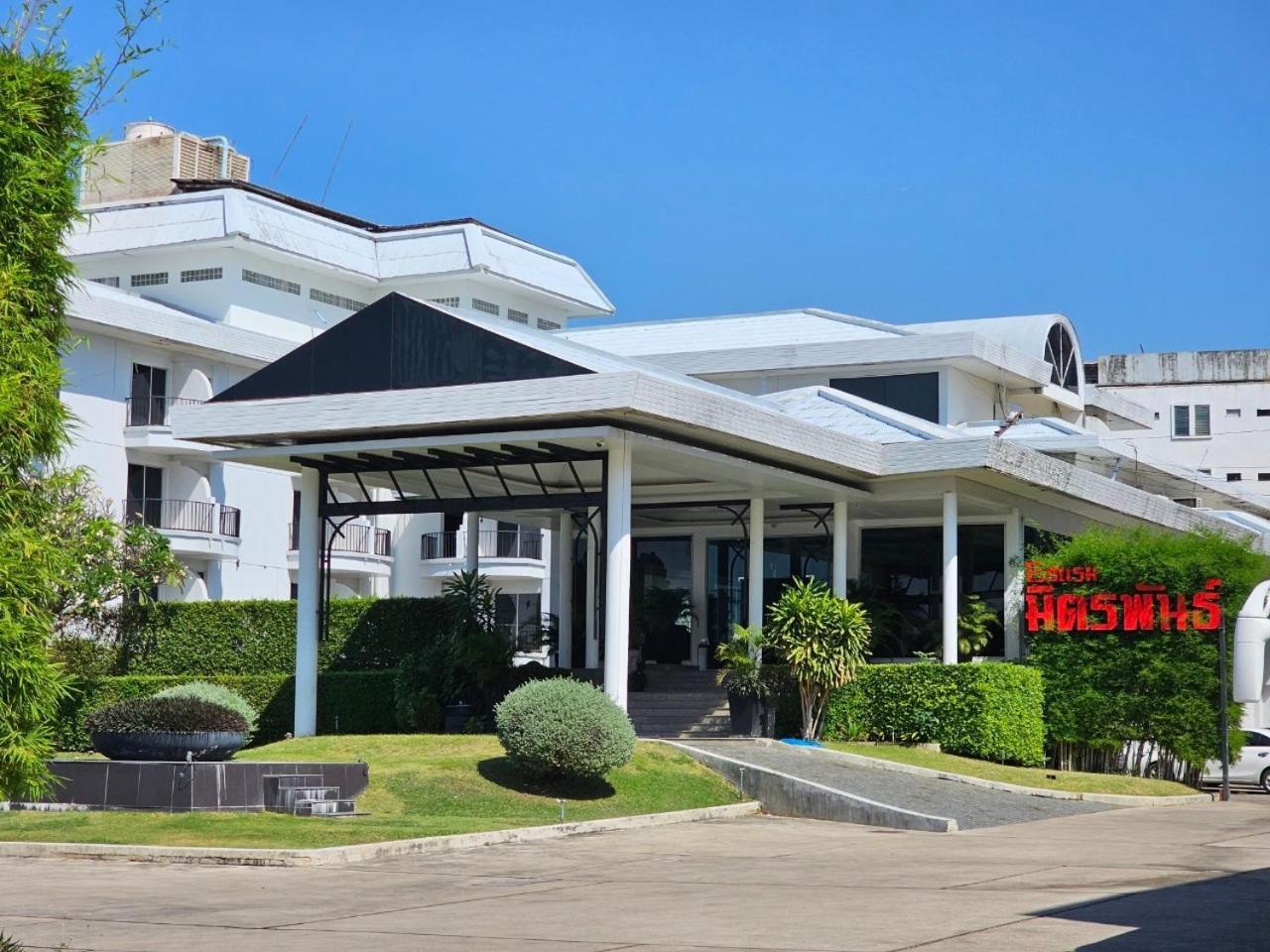 Mittapan Hotel Kanchanaburi Zewnętrze zdjęcie